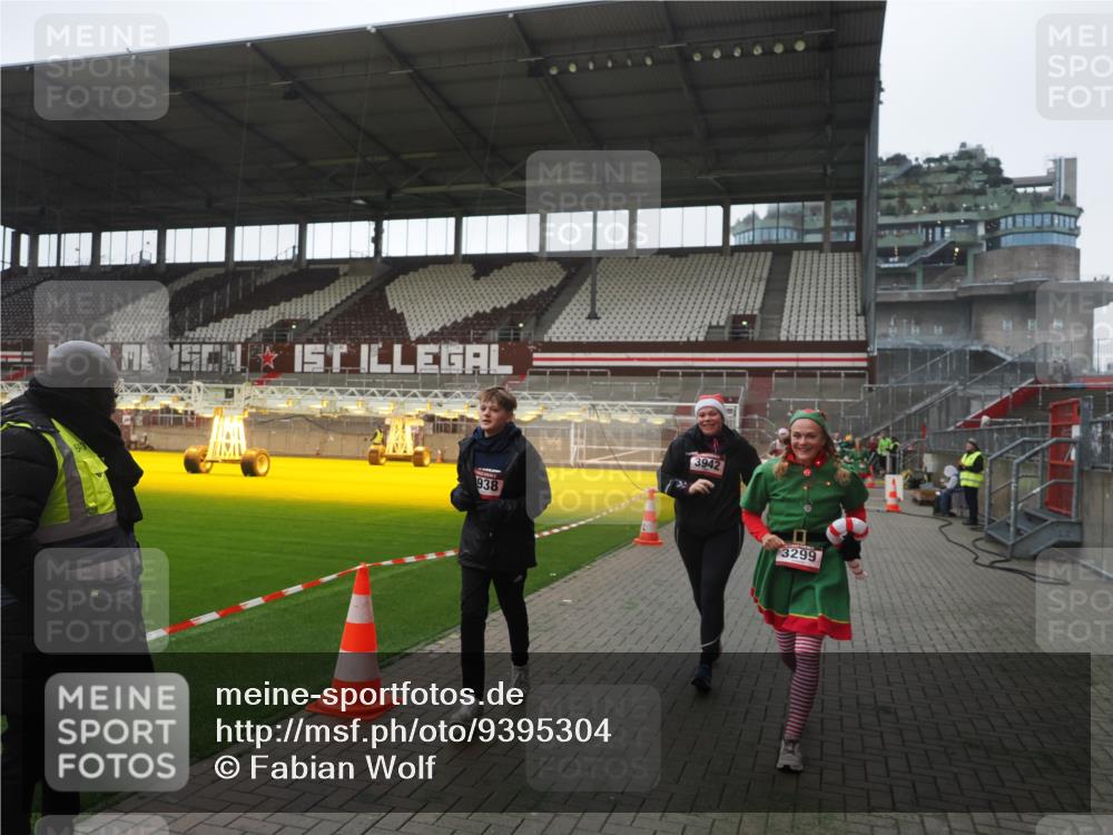 07.12.2025 - St. Pauli X-Mass-Run No. 15 Fabian Wolf http://msf.ph/oto/9395304 07.12.2025 10:29:14 Ziel 161, 165, 1548, 1677, 2874, 3299, 3938, 3942, 4073 meine-sportfotos.de