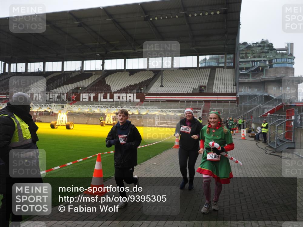 07.12.2025 - St. Pauli X-Mass-Run No. 15 Fabian Wolf http://msf.ph/oto/9395305 07.12.2025 10:29:14 Ziel 161, 165, 1548, 1677, 2874, 3299, 3938, 3942, 4073 meine-sportfotos.de