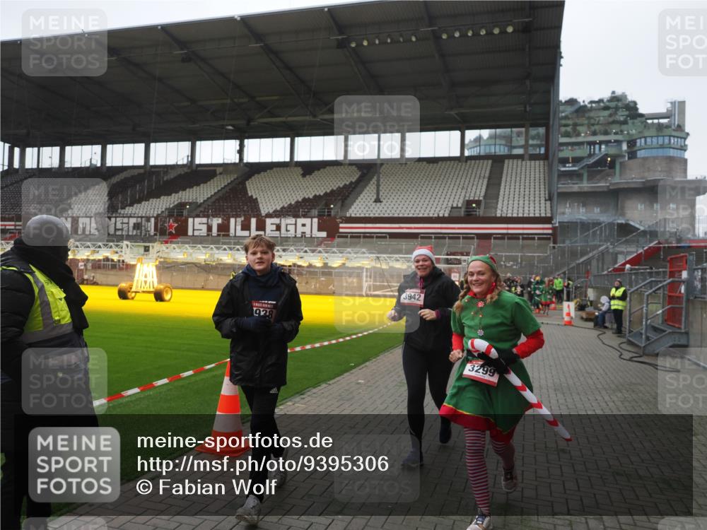 07.12.2025 - St. Pauli X-Mass-Run No. 15 Fabian Wolf http://msf.ph/oto/9395306 07.12.2025 10:29:14 Ziel 161, 165, 1548, 1677, 2874, 3299, 3938, 3942, 4073 meine-sportfotos.de