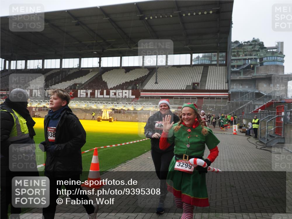 07.12.2025 - St. Pauli X-Mass-Run No. 15 Fabian Wolf http://msf.ph/oto/9395308 07.12.2025 10:29:15 Ziel 161, 165, 1548, 1550, 1677, 1842, 2874, 3115, 3299, 3938, 3942 meine-sportfotos.de