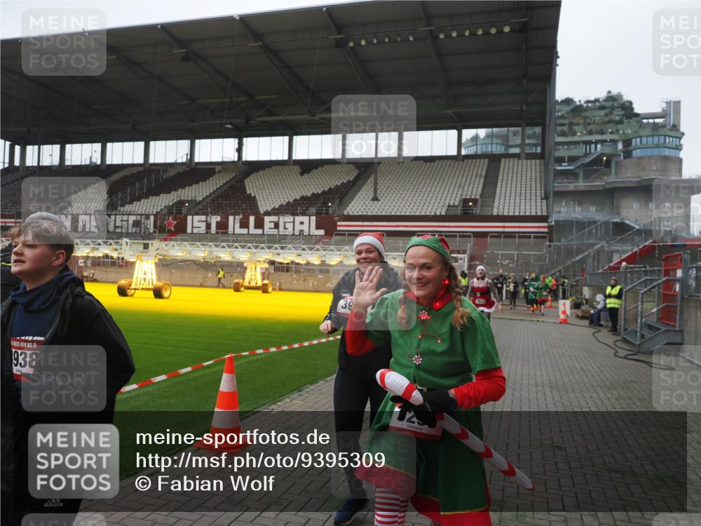 07.12.2025 - St. Pauli X-Mass-Run No. 15 Fabian Wolf http://msf.ph/oto/9395309 07.12.2025 10:29:15 Ziel 161, 165, 1548, 1550, 1677, 1842, 2874, 3115, 3299, 3938, 3942 meine-sportfotos.de