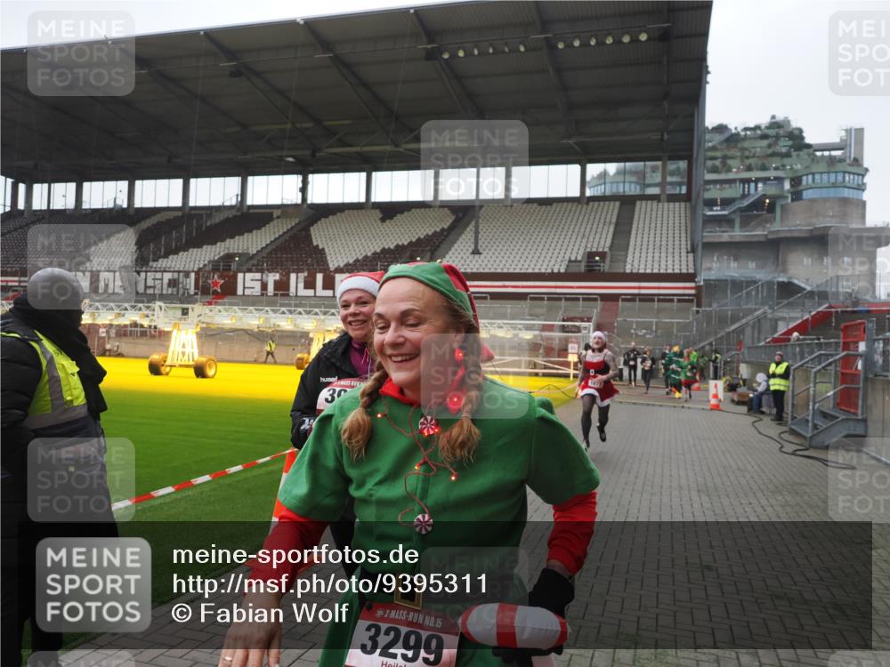 07.12.2025 - St. Pauli X-Mass-Run No. 15 Fabian Wolf http://msf.ph/oto/9395311 07.12.2025 10:29:15 Ziel 161, 165, 1548, 1550, 1677, 1842, 2874, 3115, 3299, 3938, 3942 meine-sportfotos.de