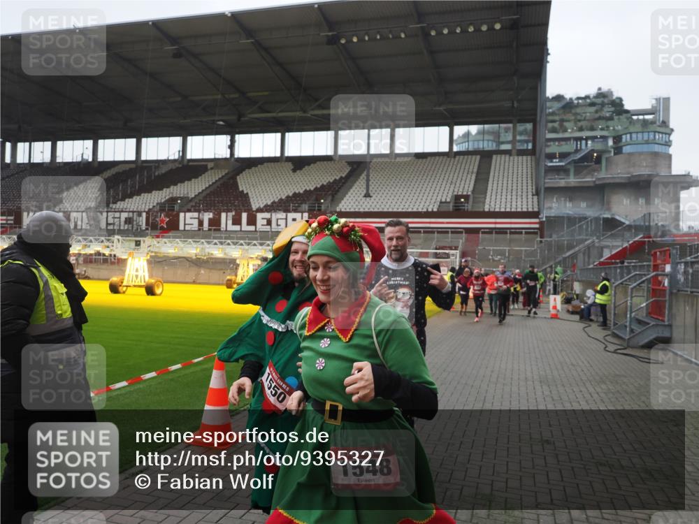 07.12.2025 - St. Pauli X-Mass-Run No. 15 Fabian Wolf http://msf.ph/oto/9395327 07.12.2025 10:29:25 Ziel 450, 458, 1373, 1548, 1550, 1677, 1842, 2001, 3080, 3115, 3299, 3470, 3942, 4007, 4009, 4264, 4266, 4293, 4296, 4440, 4531, 4695 meine-sportfotos.de
