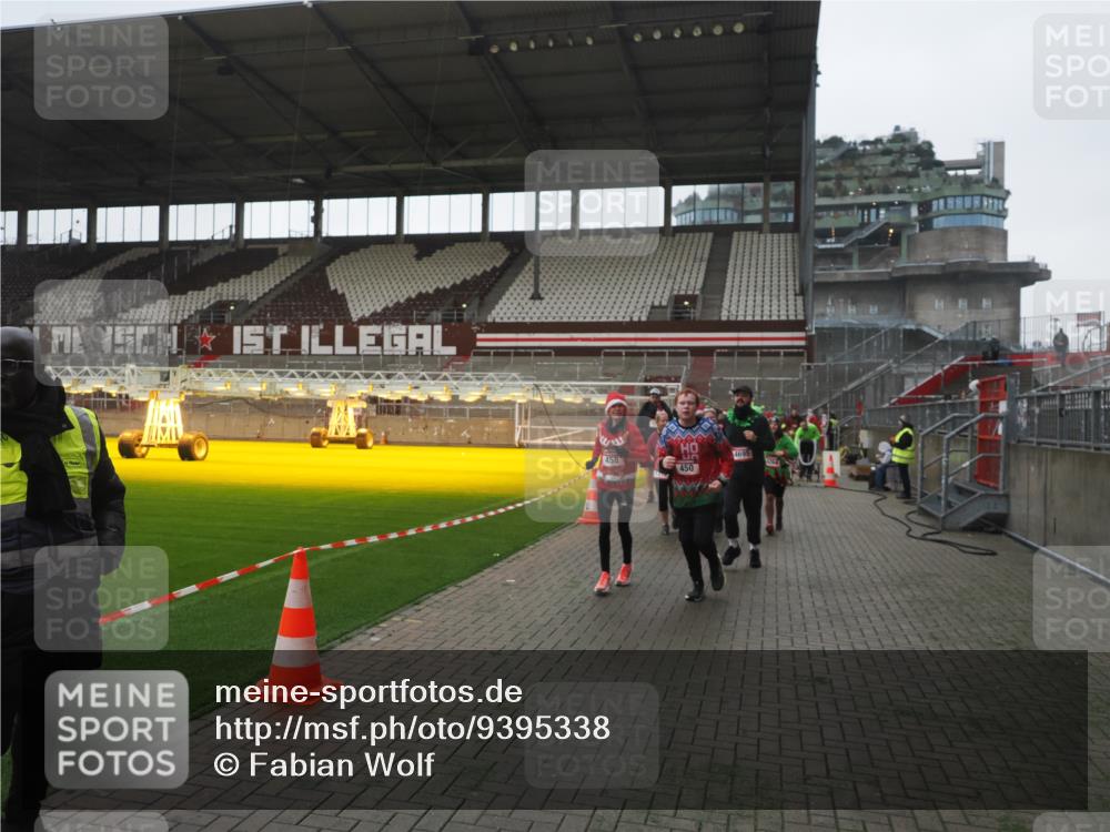 07.12.2025 - St. Pauli X-Mass-Run No. 15 Fabian Wolf http://msf.ph/oto/9395338 07.12.2025 10:29:29 Ziel 450, 458, 1039, 1373, 1548, 1550, 1677, 1842, 2001, 3080, 3115, 3470, 4007, 4009, 4126, 4264, 4266, 4293, 4296, 4440, 4531, 4695 meine-sportfotos.de