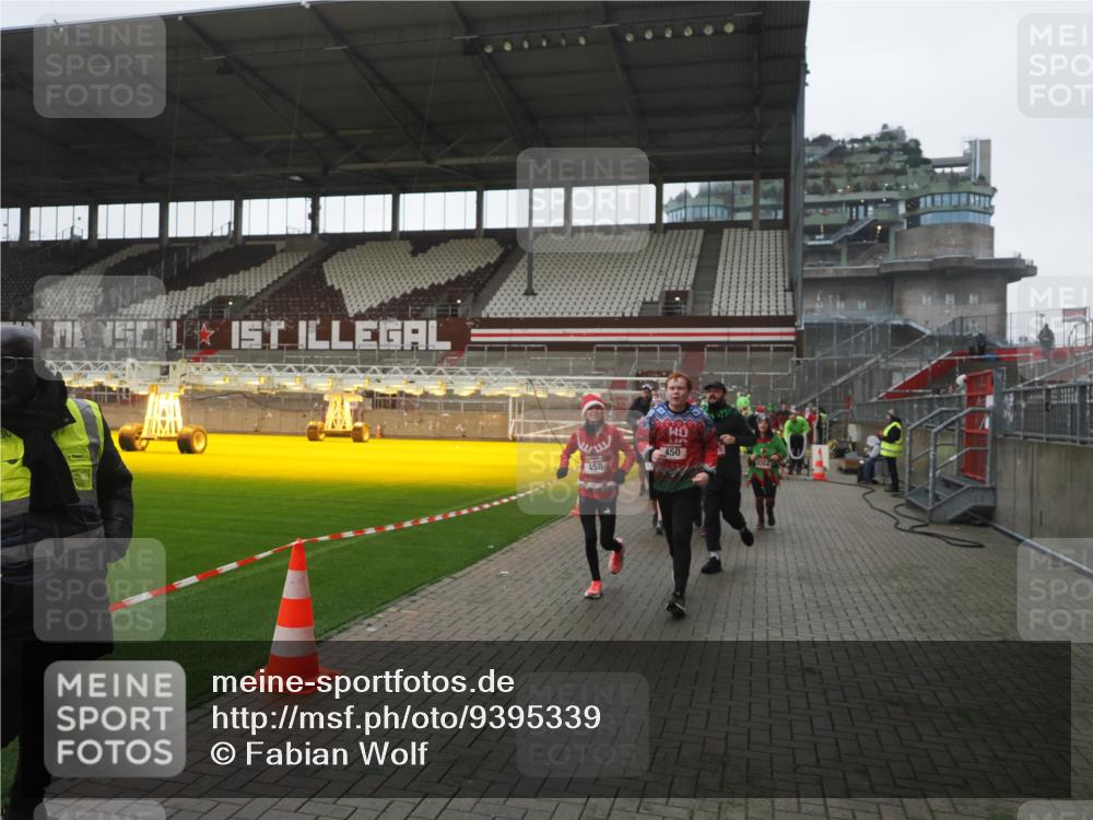 07.12.2025 - St. Pauli X-Mass-Run No. 15 Fabian Wolf http://msf.ph/oto/9395339 07.12.2025 10:29:29 Ziel 450, 458, 1039, 1373, 1548, 1550, 1677, 1842, 2001, 3080, 3115, 3470, 4007, 4009, 4126, 4264, 4266, 4293, 4296, 4440, 4531, 4695 meine-sportfotos.de