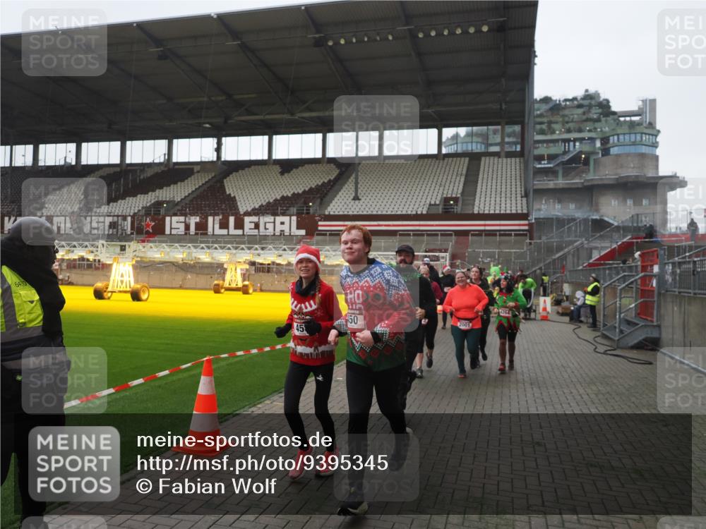 07.12.2025 - St. Pauli X-Mass-Run No. 15 Fabian Wolf http://msf.ph/oto/9395345 07.12.2025 10:29:30 Ziel 450, 458, 1039, 1373, 1548, 1550, 1677, 1842, 2001, 3080, 3115, 3468, 3469, 3470, 4007, 4009, 4126, 4264, 4266, 4293, 4296, 4440, 4531, 4695 meine-sportfotos.de