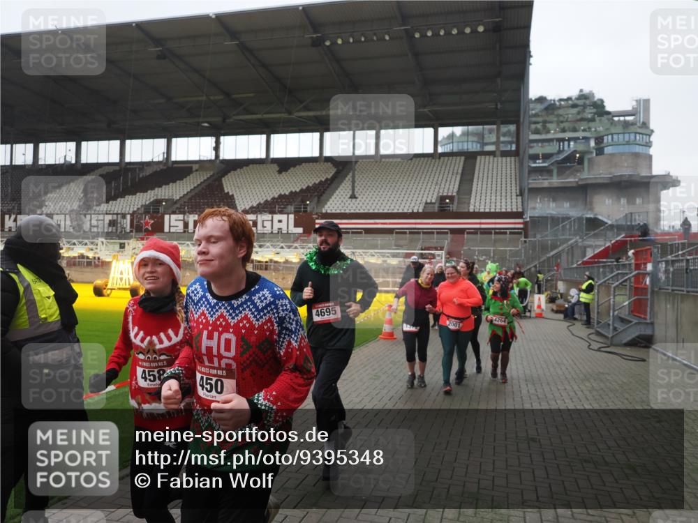 07.12.2025 - St. Pauli X-Mass-Run No. 15 Fabian Wolf http://msf.ph/oto/9395348 07.12.2025 10:29:31 Ziel 450, 458, 1039, 1198, 1204, 1209, 1373, 1548, 1550, 1677, 1842, 2001, 3080, 3115, 3468, 3469, 3470, 4007, 4009, 4126, 4264, 4266, 4293, 4296, 4440, 4531, 4695 meine-sportfotos.de