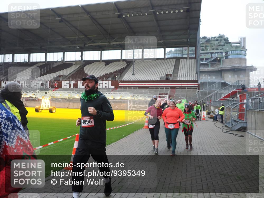 07.12.2025 - St. Pauli X-Mass-Run No. 15 Fabian Wolf http://msf.ph/oto/9395349 07.12.2025 10:29:31 Ziel 450, 458, 1039, 1198, 1204, 1209, 1373, 1548, 1550, 1677, 1842, 2001, 3080, 3115, 3468, 3469, 3470, 4007, 4009, 4126, 4264, 4266, 4293, 4296, 4440, 4531, 4695 meine-sportfotos.de