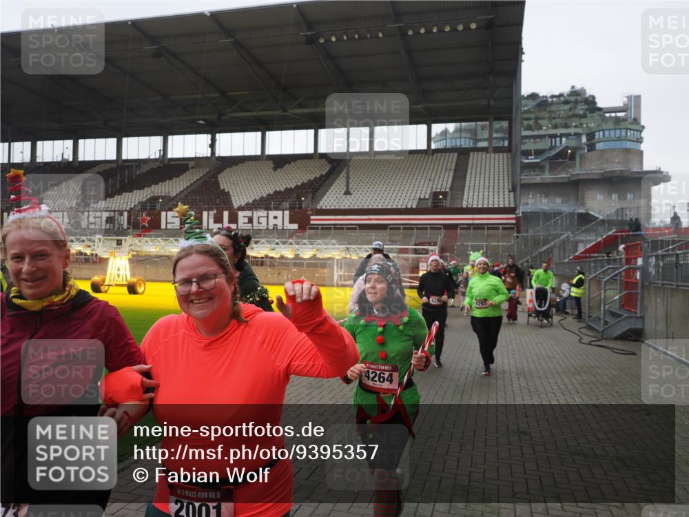 07.12.2025 - St. Pauli X-Mass-Run No. 15 Fabian Wolf http://msf.ph/oto/9395357 07.12.2025 10:29:34 Ziel 450, 458, 1039, 1198, 1201, 1204, 1209, 1373, 1548, 1550, 1842, 2001, 3080, 3115, 3468, 3469, 3470, 4007, 4009, 4126, 4264, 4266, 4293, 4296, 4440, 4531, 4695 meine-sportfotos.de