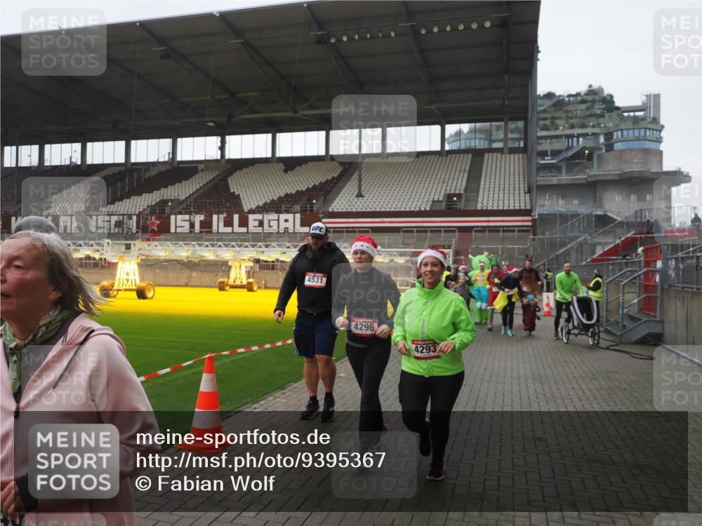 07.12.2025 - St. Pauli X-Mass-Run No. 15 Fabian Wolf http://msf.ph/oto/9395367 07.12.2025 10:29:36 Ziel 450, 458, 1039, 1198, 1201, 1204, 1209, 1373, 2001, 2878, 3080, 3468, 3469, 3470, 4007, 4009, 4126, 4264, 4266, 4293, 4296, 4440, 4472, 4476, 4531, 4695 meine-sportfotos.de