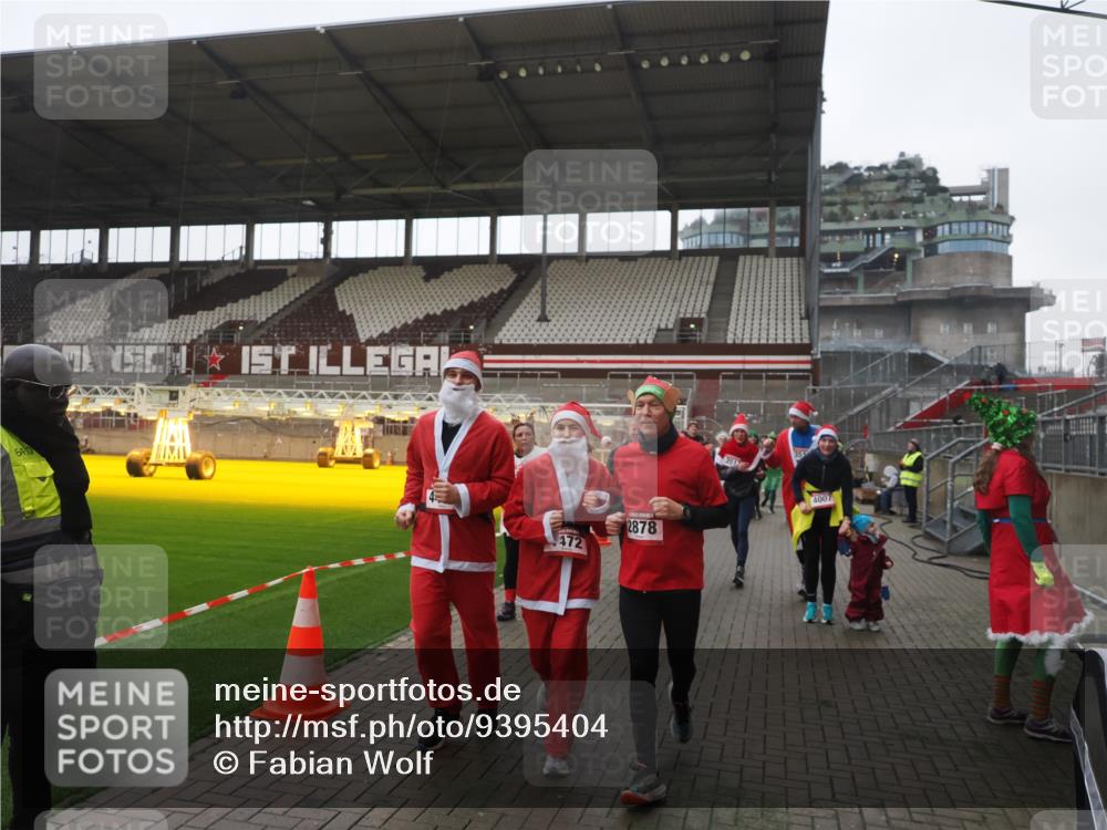07.12.2025 - St. Pauli X-Mass-Run No. 15 Fabian Wolf http://msf.ph/oto/9395404 07.12.2025 10:29:46 Ziel 10, 423, 426, 1039, 1090, 1091, 1198, 1201, 1204, 1209, 1669, 2878, 3468, 3469, 3494, 3497, 3516, 3517, 4126, 4472, 4476, 4546 meine-sportfotos.de