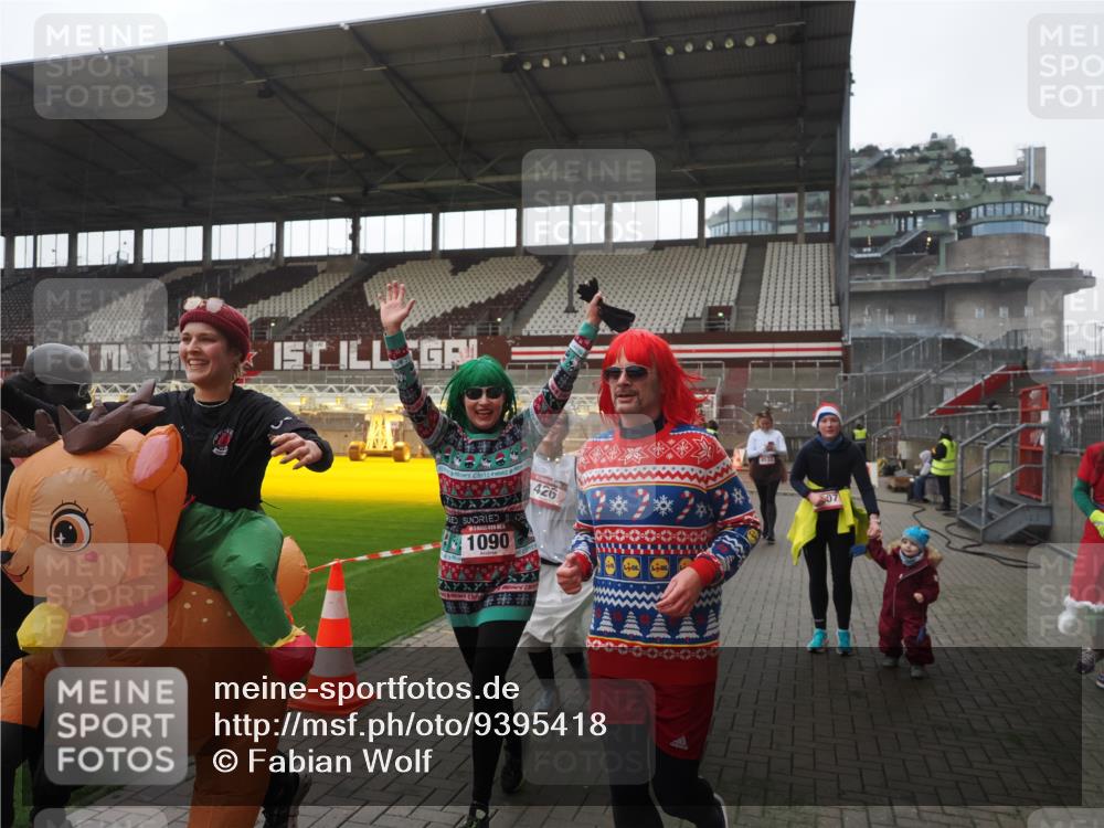 07.12.2025 - St. Pauli X-Mass-Run No. 15 Fabian Wolf http://msf.ph/oto/9395418 07.12.2025 10:29:53 Ziel 10, 423, 426, 1090, 1091, 1669, 2878, 3494, 3497, 3516, 3517, 4472, 4476, 4533, 4534, 4546 meine-sportfotos.de