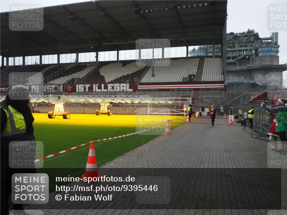 07.12.2025 - St. Pauli X-Mass-Run No. 15 Fabian Wolf http://msf.ph/oto/9395446 07.12.2025 10:30:02 Ziel 10, 423, 426, 1090, 1091, 2369, 4533, 4534, 4546 meine-sportfotos.de