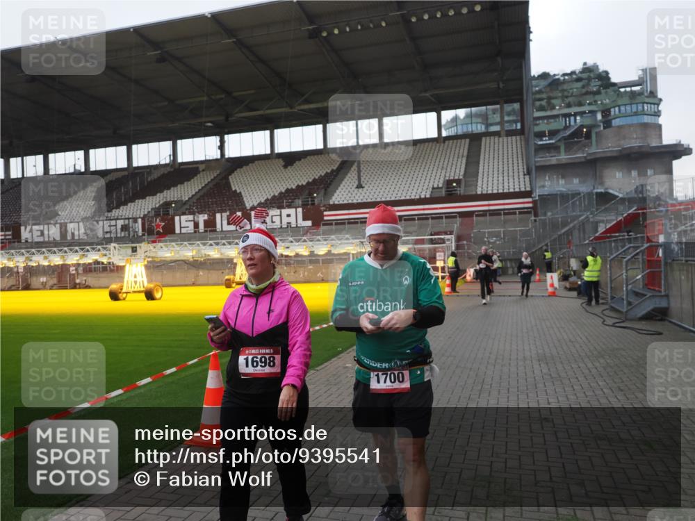 07.12.2025 - St. Pauli X-Mass-Run No. 15 Fabian Wolf http://msf.ph/oto/9395541 07.12.2025 10:30:54 Ziel 594, 601, 608, 1015, 1075, 1698, 1700, 2537, 3936, 3940, 3982, 3986, 4464, 4847 meine-sportfotos.de