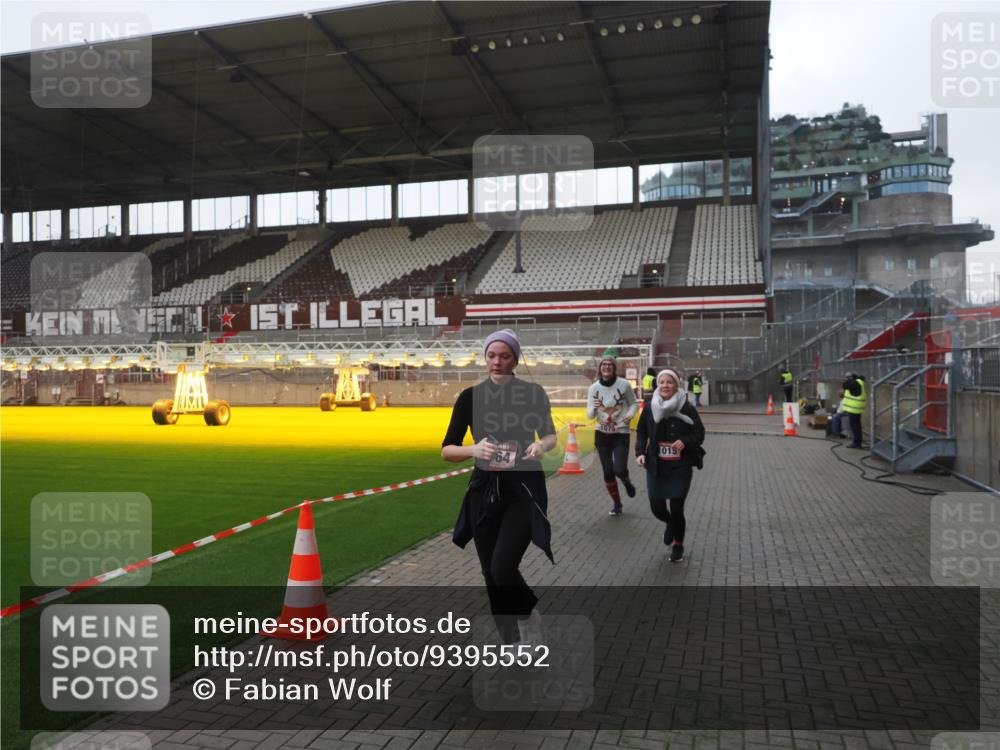07.12.2025 - St. Pauli X-Mass-Run No. 15 Fabian Wolf http://msf.ph/oto/9395552 07.12.2025 10:31:00 Ziel 594, 601, 608, 1015, 1075, 3936, 3940, 3982, 3986, 4464 meine-sportfotos.de