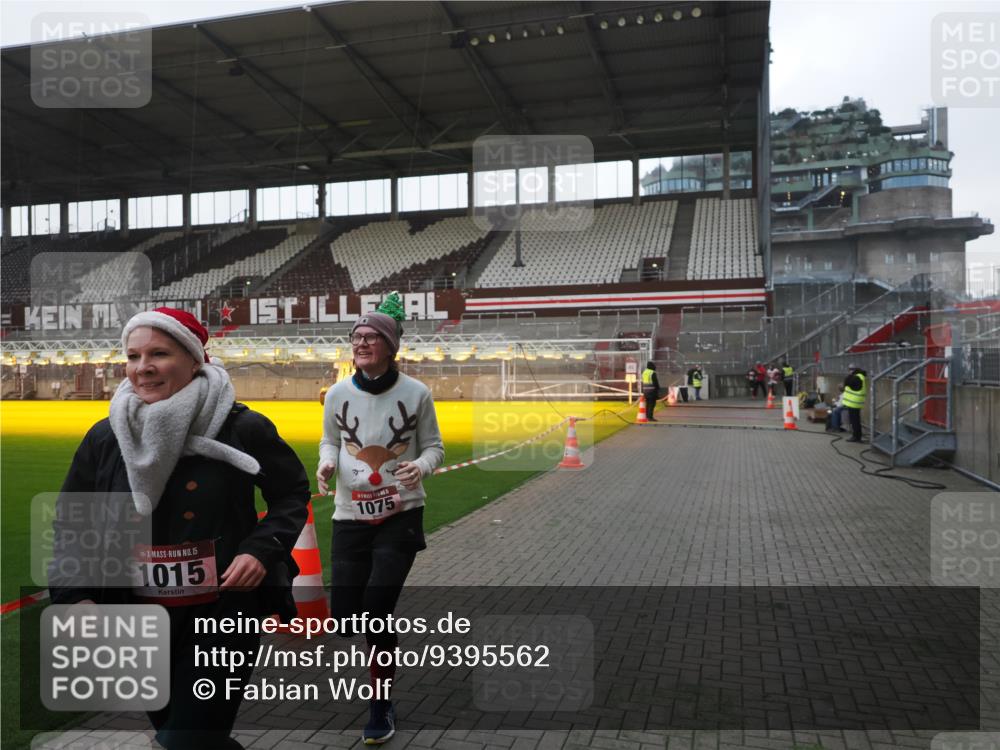 07.12.2025 - St. Pauli X-Mass-Run No. 15 Fabian Wolf http://msf.ph/oto/9395562 07.12.2025 10:31:02 Ziel 594, 601, 1015, 1075, 3982, 3986, 4464 meine-sportfotos.de