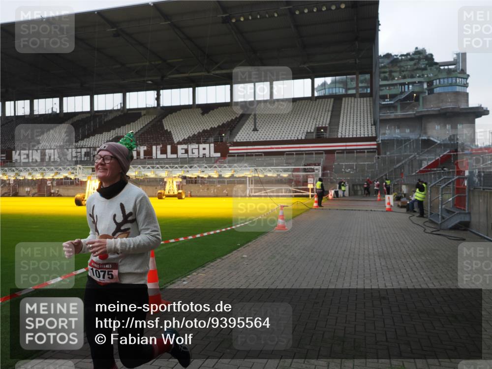 07.12.2025 - St. Pauli X-Mass-Run No. 15 Fabian Wolf http://msf.ph/oto/9395564 07.12.2025 10:31:02 Ziel 594, 601, 1015, 1075, 3982, 3986, 4464 meine-sportfotos.de