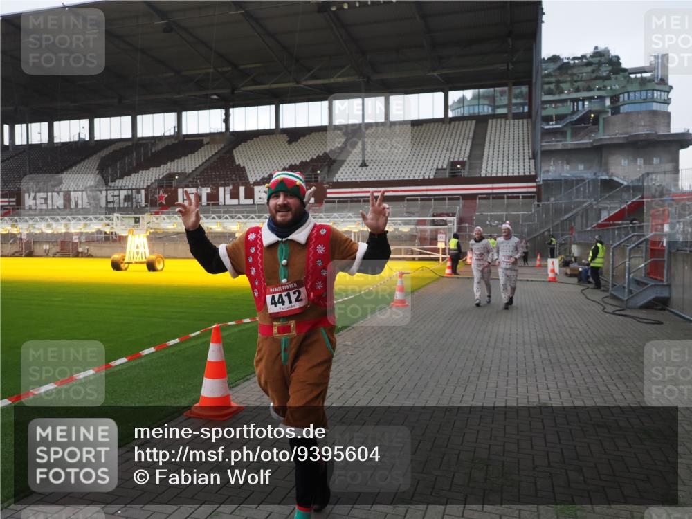 07.12.2025 - St. Pauli X-Mass-Run No. 15 Fabian Wolf http://msf.ph/oto/9395604 07.12.2025 10:31:30 Ziel 343, 2171, 2172, 2540, 2541, 4412 meine-sportfotos.de