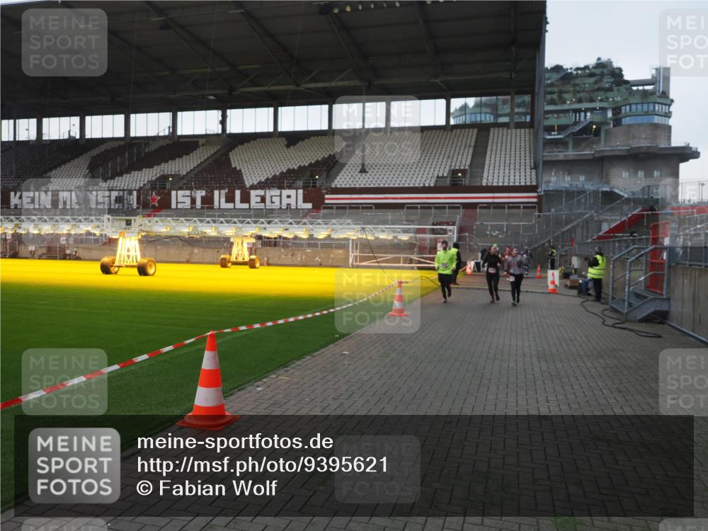07.12.2025 - St. Pauli X-Mass-Run No. 15 Fabian Wolf http://msf.ph/oto/9395621 07.12.2025 10:31:37 Ziel 1818, 2540, 2541, 3895, 3896, 3897, 4412, 4518 meine-sportfotos.de
