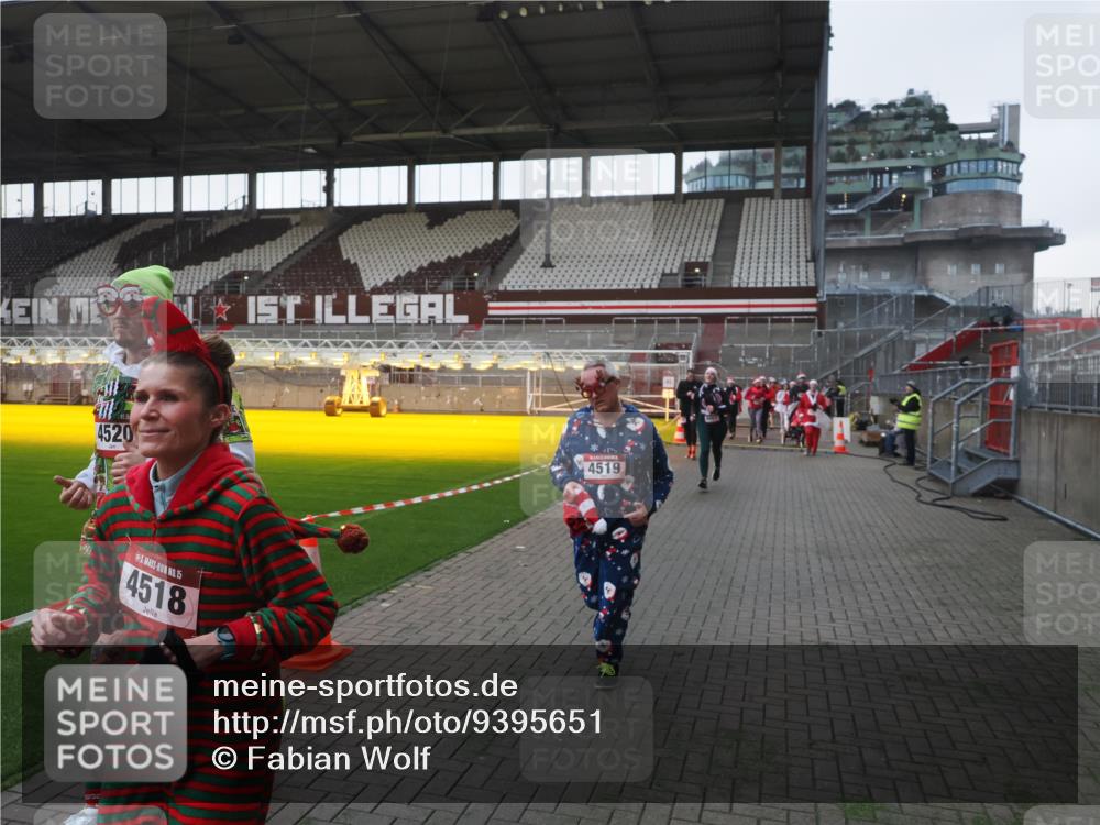 07.12.2025 - St. Pauli X-Mass-Run No. 15 Fabian Wolf http://msf.ph/oto/9395651 07.12.2025 10:31:48 Ziel 1818, 2352, 2418, 3716, 3806, 3808, 3895, 3896, 3897, 3969, 4467, 4484, 4495, 4504, 4518, 4519, 4520 meine-sportfotos.de