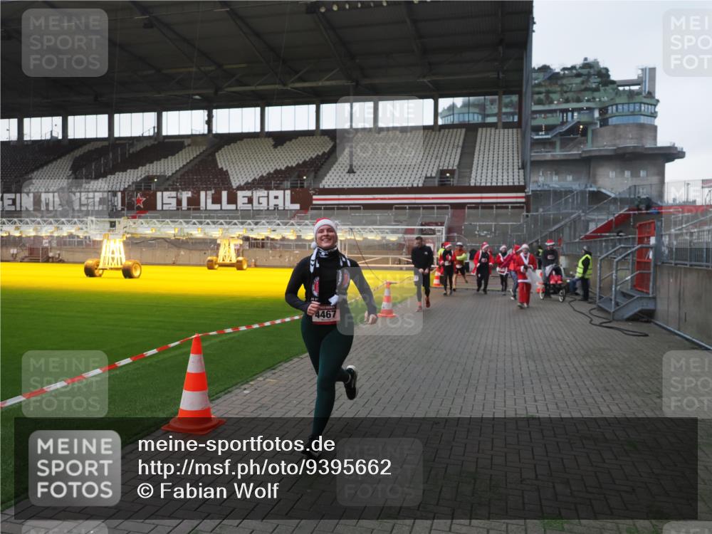 07.12.2025 - St. Pauli X-Mass-Run No. 15 Fabian Wolf http://msf.ph/oto/9395662 07.12.2025 10:31:50 Ziel 1818, 2352, 2418, 3267, 3716, 3806, 3808, 3895, 3896, 3897, 3969, 4467, 4484, 4495, 4504, 4518, 4519, 4520 meine-sportfotos.de