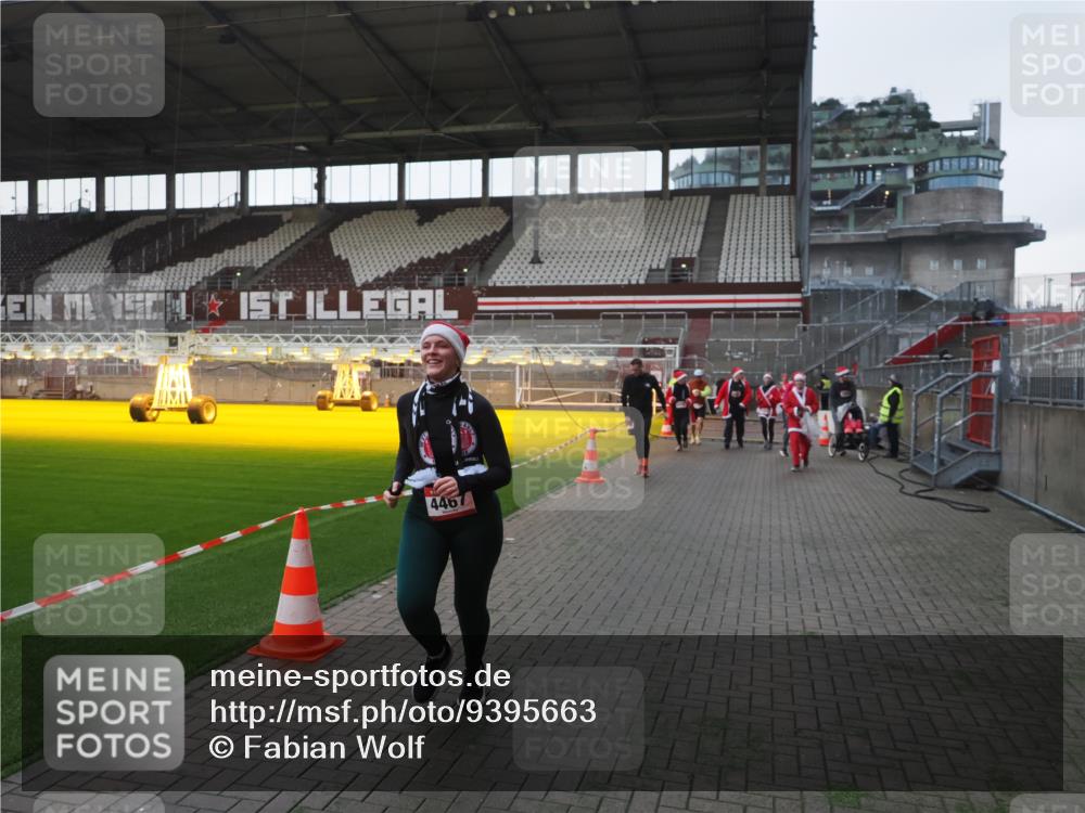 07.12.2025 - St. Pauli X-Mass-Run No. 15 Fabian Wolf http://msf.ph/oto/9395663 07.12.2025 10:31:51 Ziel 750, 752, 1818, 2352, 2418, 3267, 3716, 3806, 3808, 3895, 3896, 3897, 3969, 4467, 4484, 4495, 4504, 4518, 4519, 4520 meine-sportfotos.de