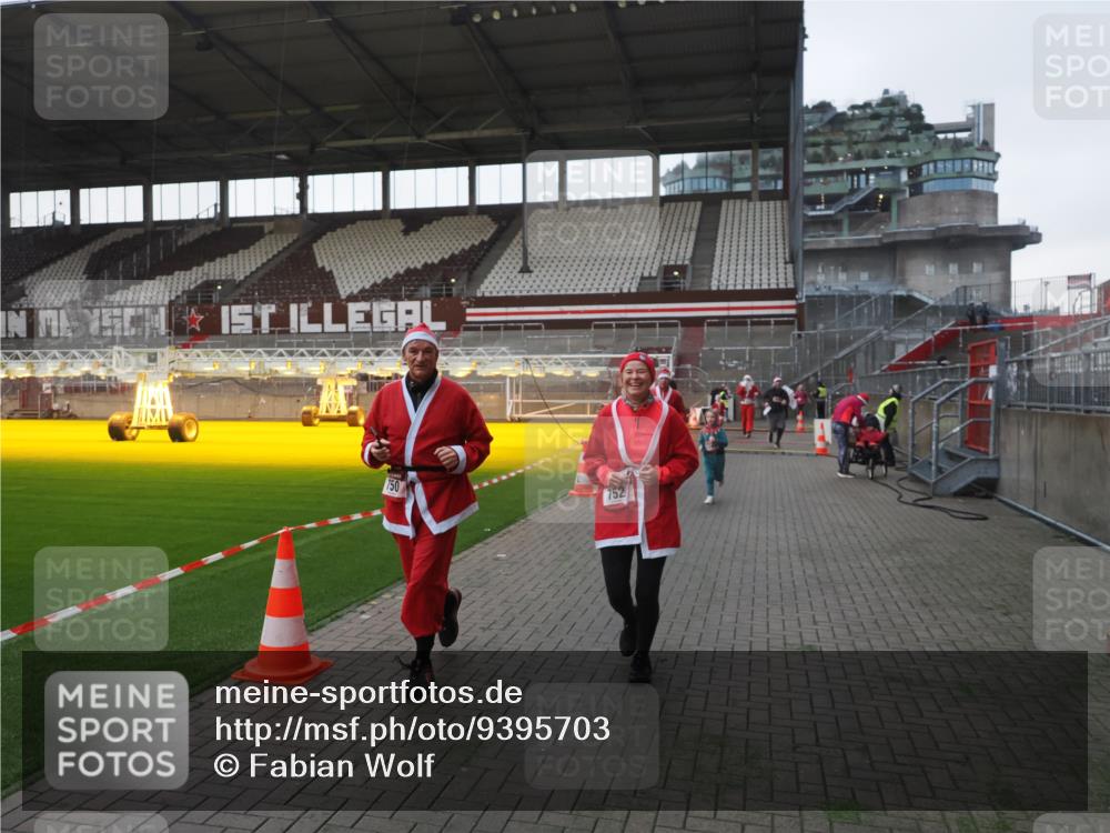 07.12.2025 - St. Pauli X-Mass-Run No. 15 Fabian Wolf http://msf.ph/oto/9395703 07.12.2025 10:32:03 Ziel 750, 752, 2342, 2343, 2345, 2418, 3267, 3716, 3806, 3808, 3969, 4274, 4275, 4467, 4484, 4495, 4504 meine-sportfotos.de