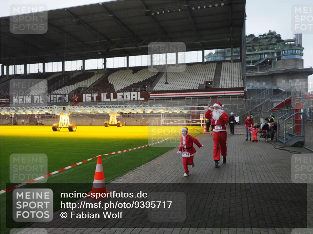07.12.2025 - St. Pauli X-Mass-Run No. 15 Fabian Wolf http://msf.ph/oto/9395717 07.12.2025 10:32:11 Ziel 750, 752, 1942, 1944, 2342, 2343, 2345, 4039, 4274, 4275 meine-sportfotos.de