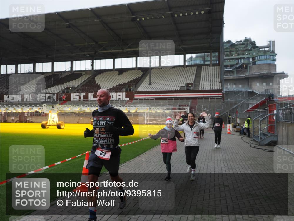 07.12.2025 - St. Pauli X-Mass-Run No. 15 Fabian Wolf http://msf.ph/oto/9395815 07.12.2025 10:33:11 Ziel 83, 1268, 2486, 3543, 3548, 3901, 3902 meine-sportfotos.de