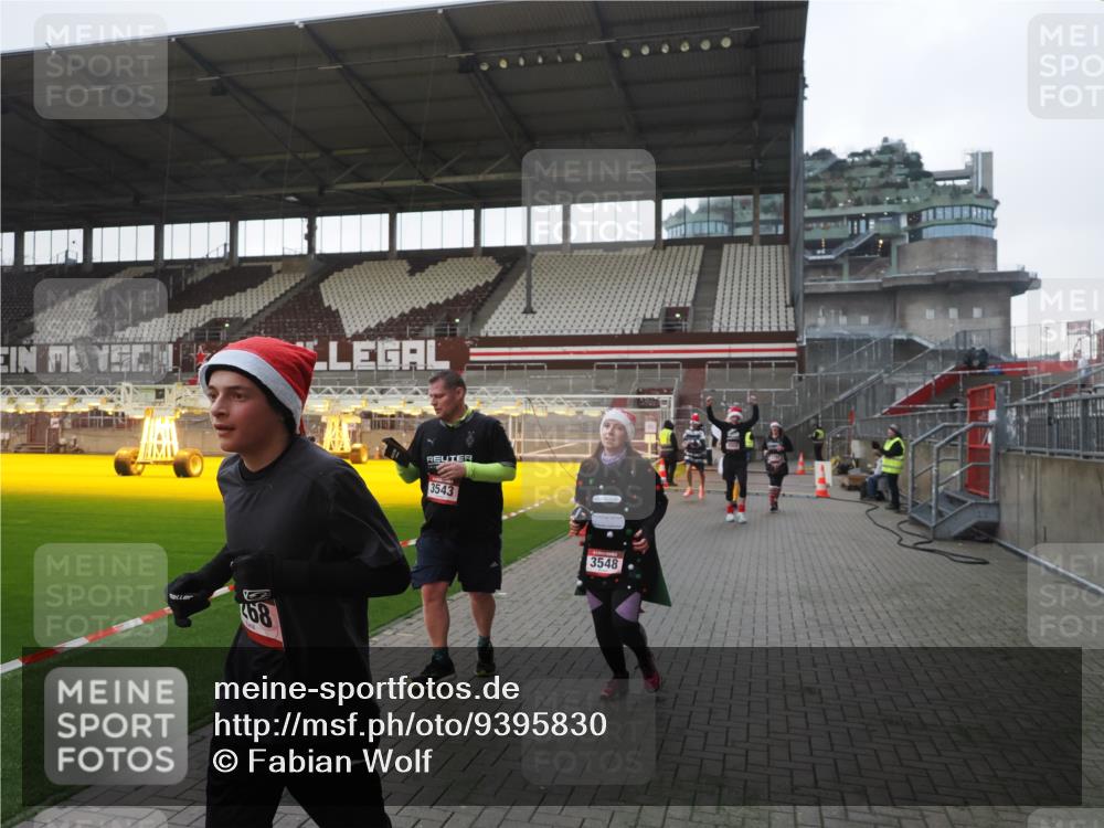 07.12.2025 - St. Pauli X-Mass-Run No. 15 Fabian Wolf http://msf.ph/oto/9395830 07.12.2025 10:33:17 Ziel 83, 498, 1268, 1329, 2054, 3543, 3548, 3791, 3901, 3902 meine-sportfotos.de