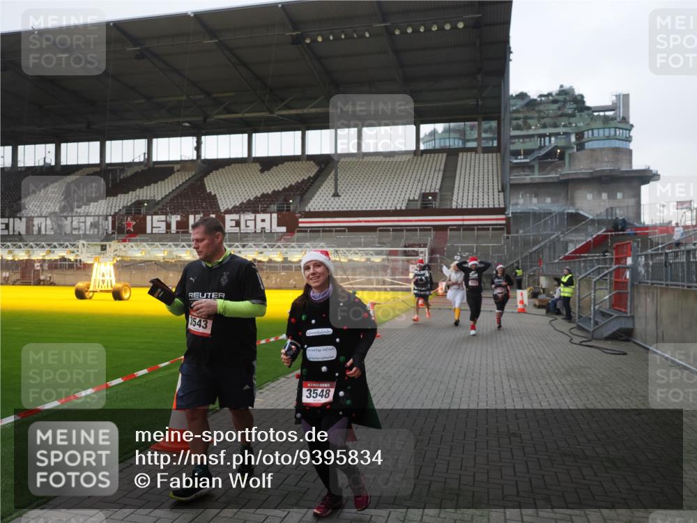 07.12.2025 - St. Pauli X-Mass-Run No. 15 Fabian Wolf http://msf.ph/oto/9395834 07.12.2025 10:33:17 Ziel 83, 498, 1268, 1329, 2054, 3543, 3548, 3791, 3901, 3902 meine-sportfotos.de