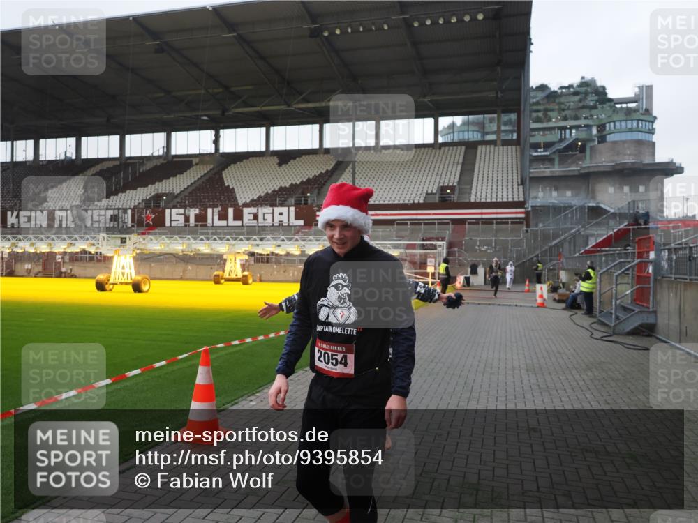 07.12.2025 - St. Pauli X-Mass-Run No. 15 Fabian Wolf http://msf.ph/oto/9395854 07.12.2025 10:33:24 Ziel 83, 498, 1268, 1329, 2054, 3543, 3548, 3791 meine-sportfotos.de