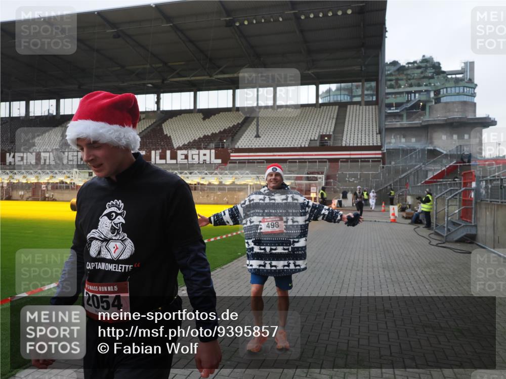 07.12.2025 - St. Pauli X-Mass-Run No. 15 Fabian Wolf http://msf.ph/oto/9395857 07.12.2025 10:33:25 Ziel 83, 498, 828, 1268, 1329, 2054, 3543, 3548, 3791 meine-sportfotos.de