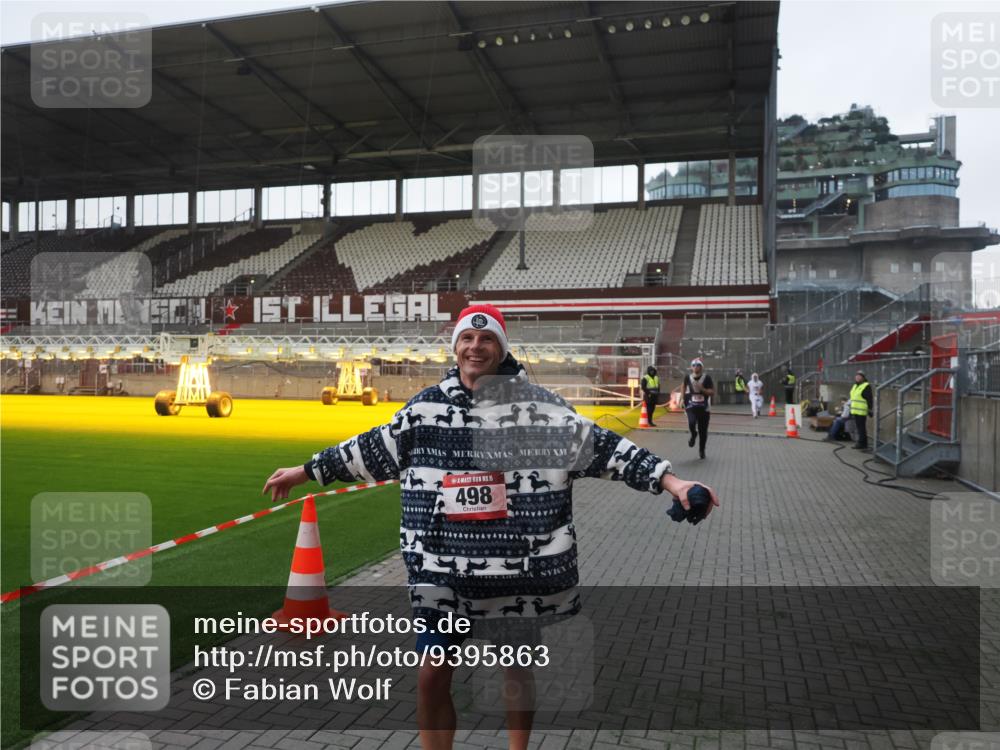 07.12.2025 - St. Pauli X-Mass-Run No. 15 Fabian Wolf http://msf.ph/oto/9395863 07.12.2025 10:33:26 Ziel 498, 828, 1329, 2054, 3791 meine-sportfotos.de