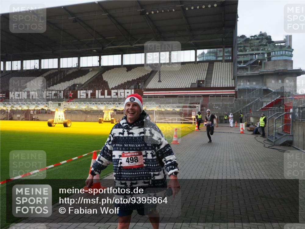 07.12.2025 - St. Pauli X-Mass-Run No. 15 Fabian Wolf http://msf.ph/oto/9395864 07.12.2025 10:33:26 Ziel 498, 828, 1329, 2054, 3791 meine-sportfotos.de