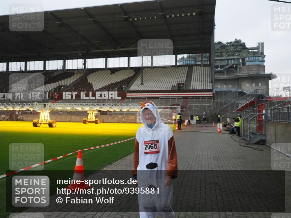07.12.2025 - St. Pauli X-Mass-Run No. 15 Fabian Wolf http://msf.ph/oto/9395881 07.12.2025 10:33:39 Ziel 828, 2065 meine-sportfotos.de