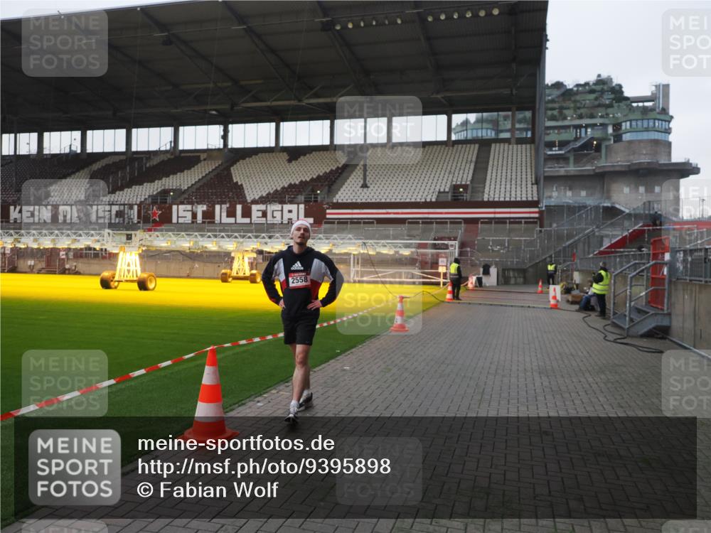 07.12.2025 - St. Pauli X-Mass-Run No. 15 Fabian Wolf http://msf.ph/oto/9395898 07.12.2025 10:33:48 Ziel 2558 meine-sportfotos.de