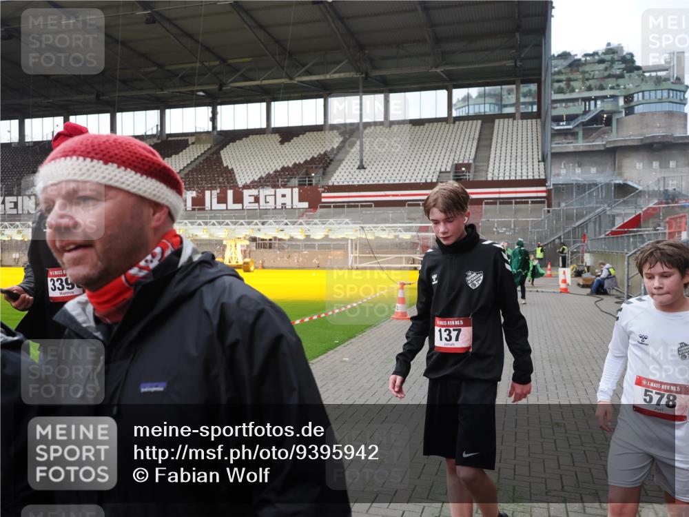 07.12.2025 - St. Pauli X-Mass-Run No. 15 Fabian Wolf http://msf.ph/oto/9395942 07.12.2025 10:34:44 Ziel 137, 578, 3389, 3390, 4276, 4277, 4309, 4310, 4316, 4317, 4336, 4337 meine-sportfotos.de