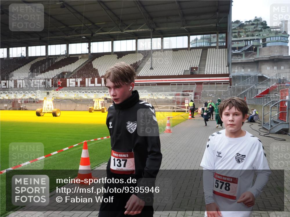 07.12.2025 - St. Pauli X-Mass-Run No. 15 Fabian Wolf http://msf.ph/oto/9395946 07.12.2025 10:34:45 Ziel 137, 493, 578, 3389, 3390, 4276, 4277, 4309, 4310, 4316, 4317, 4336, 4337 meine-sportfotos.de