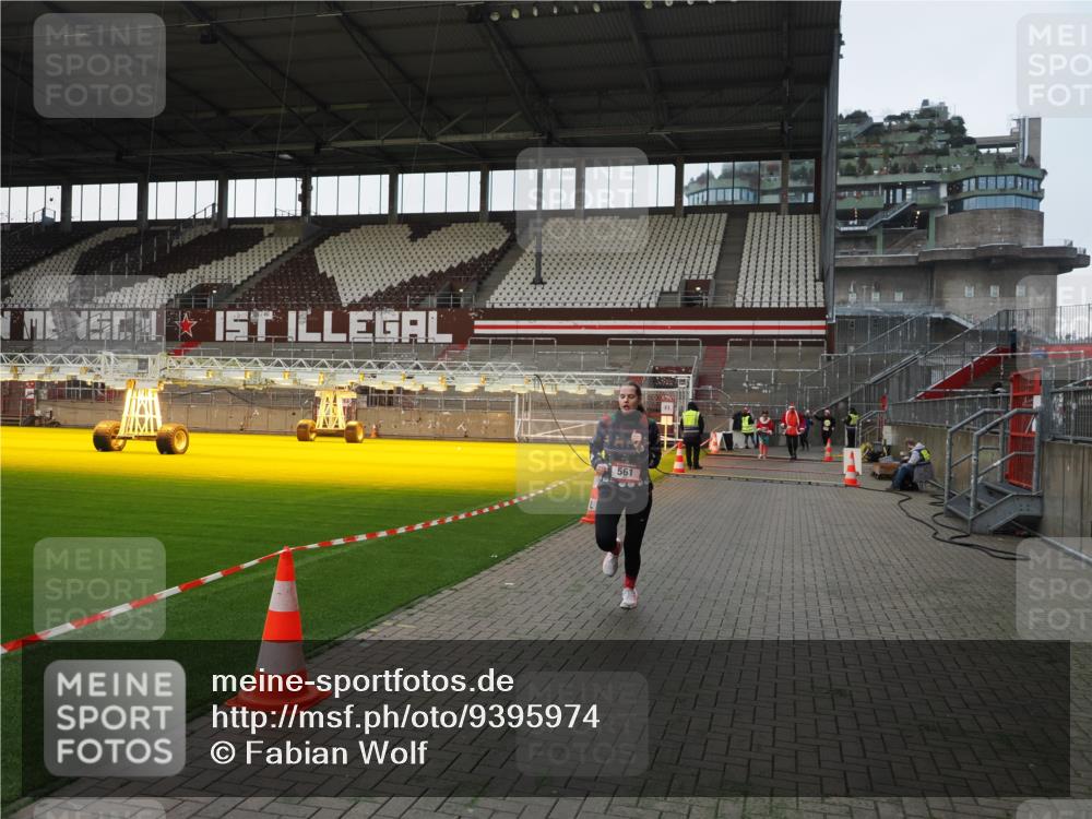 07.12.2025 - St. Pauli X-Mass-Run No. 15 Fabian Wolf http://msf.ph/oto/9395974 07.12.2025 10:35:00 Ziel 493, 561, 4276, 4277, 4309, 4310 meine-sportfotos.de