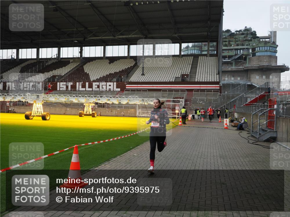 07.12.2025 - St. Pauli X-Mass-Run No. 15 Fabian Wolf http://msf.ph/oto/9395975 07.12.2025 10:35:00 Ziel 493, 561, 4276, 4277, 4309, 4310 meine-sportfotos.de