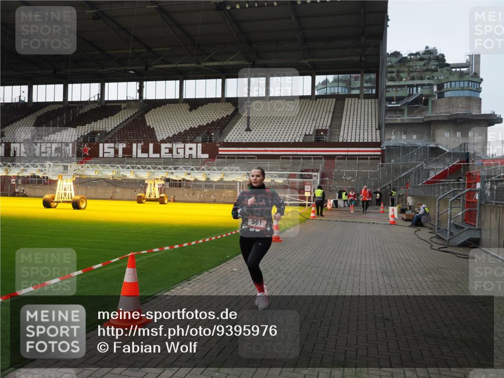 07.12.2025 - St. Pauli X-Mass-Run No. 15 Fabian Wolf http://msf.ph/oto/9395976 07.12.2025 10:35:00 Ziel 493, 561, 4276, 4277, 4309, 4310 meine-sportfotos.de