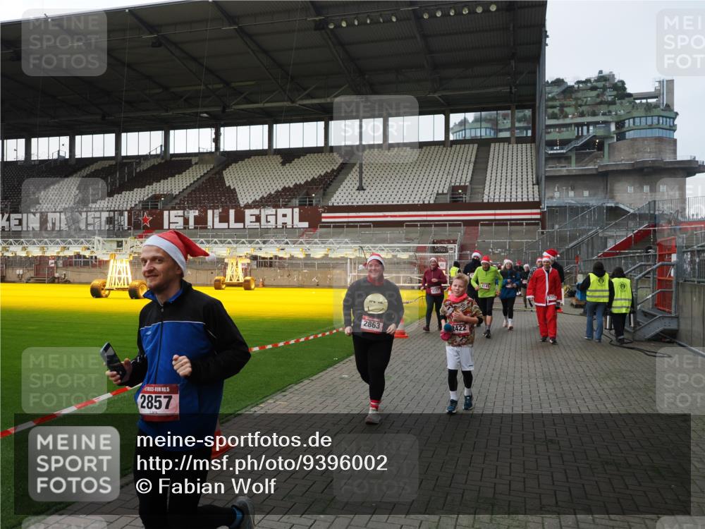 07.12.2025 - St. Pauli X-Mass-Run No. 15 Fabian Wolf http://msf.ph/oto/9396002 07.12.2025 10:35:16 Ziel 561, 2353, 2406, 2422, 2857, 2863, 3224, 3721, 4147, 4149, 4443, 4595, 4772, 4776, 4778, 4779 meine-sportfotos.de