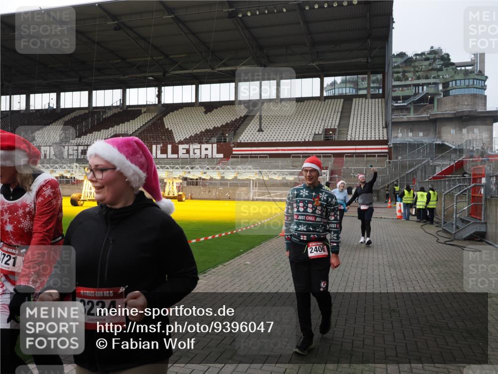 07.12.2025 - St. Pauli X-Mass-Run No. 15 Fabian Wolf http://msf.ph/oto/9396047 07.12.2025 10:35:26 Ziel 998, 1100, 1365, 2353, 2406, 3224, 3721, 4147, 4149, 4595, 4772, 4776, 4778, 4779 meine-sportfotos.de