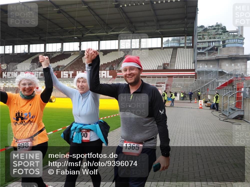 07.12.2025 - St. Pauli X-Mass-Run No. 15 Fabian Wolf http://msf.ph/oto/9396074 07.12.2025 10:35:32 Ziel 998, 1100, 1365, 3224, 3721, 4595 meine-sportfotos.de