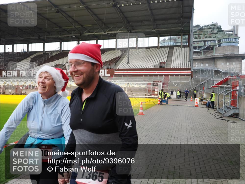 07.12.2025 - St. Pauli X-Mass-Run No. 15 Fabian Wolf http://msf.ph/oto/9396076 07.12.2025 10:35:32 Ziel 998, 1100, 1365, 3224, 3721, 4595 meine-sportfotos.de