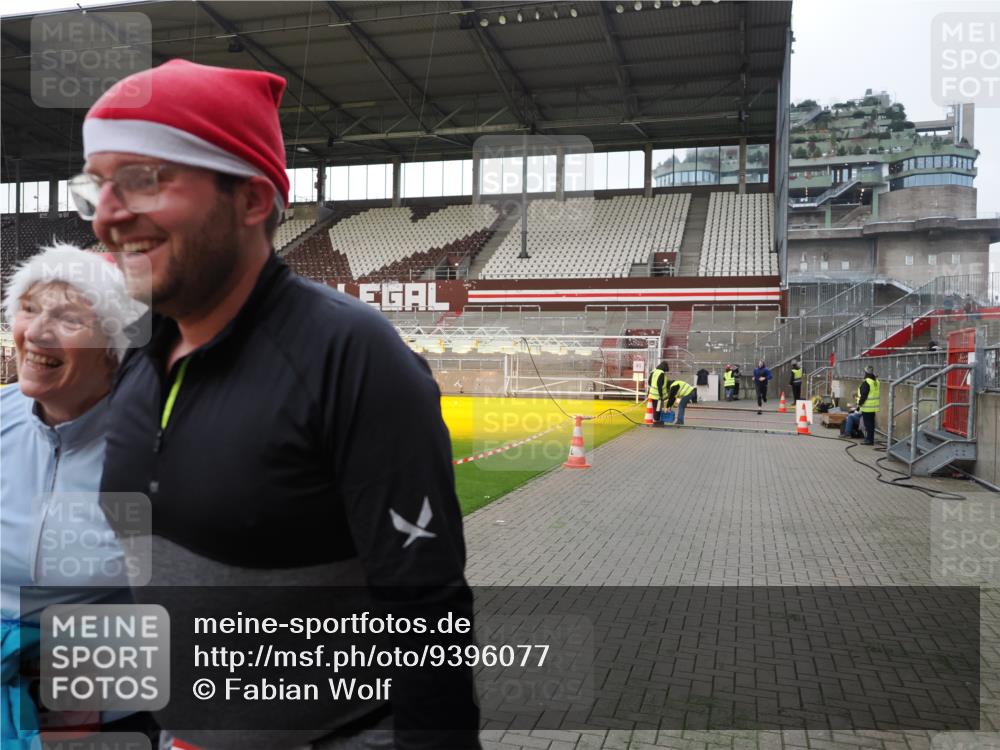 07.12.2025 - St. Pauli X-Mass-Run No. 15 Fabian Wolf http://msf.ph/oto/9396077 07.12.2025 10:35:32 Ziel 998, 1100, 1365, 3224, 3721, 4595 meine-sportfotos.de