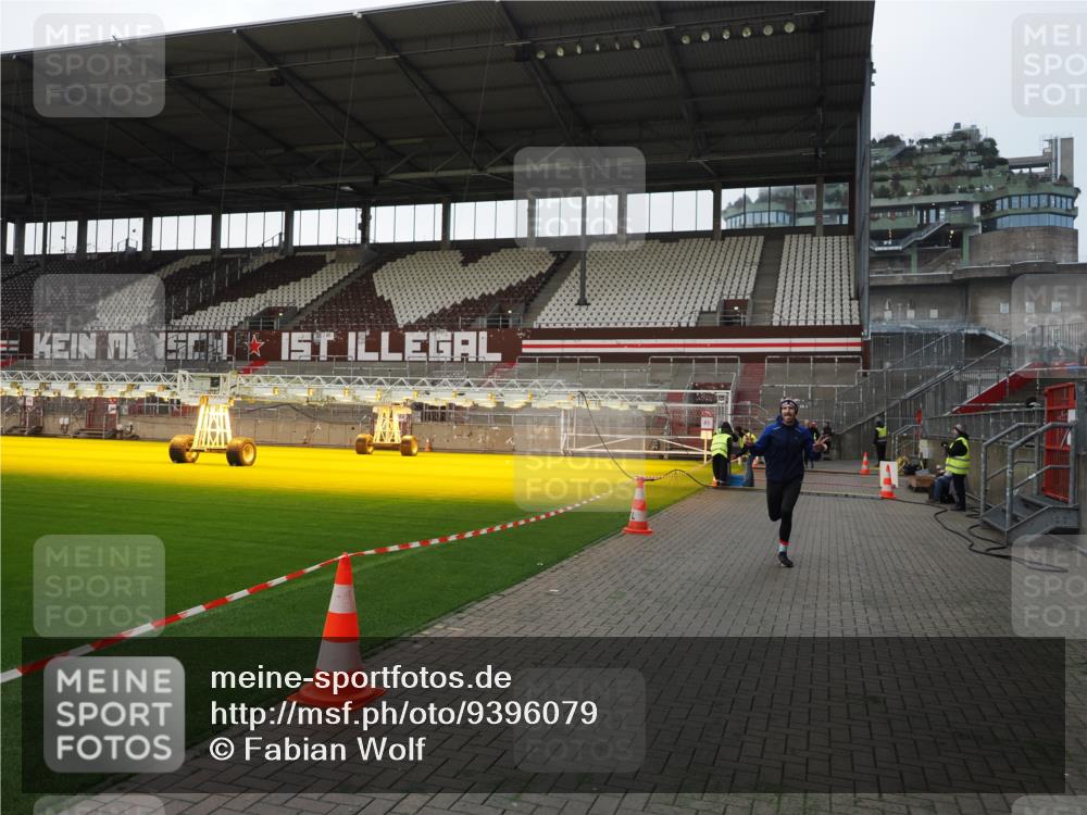 07.12.2025 - St. Pauli X-Mass-Run No. 15 Fabian Wolf http://msf.ph/oto/9396079 07.12.2025 10:35:37 Ziel 998, 1100, 1365, 1822 meine-sportfotos.de