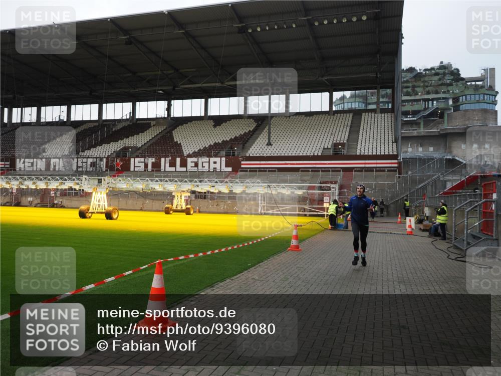 07.12.2025 - St. Pauli X-Mass-Run No. 15 Fabian Wolf http://msf.ph/oto/9396080 07.12.2025 10:35:38 Ziel 998, 1100, 1365, 1822 meine-sportfotos.de