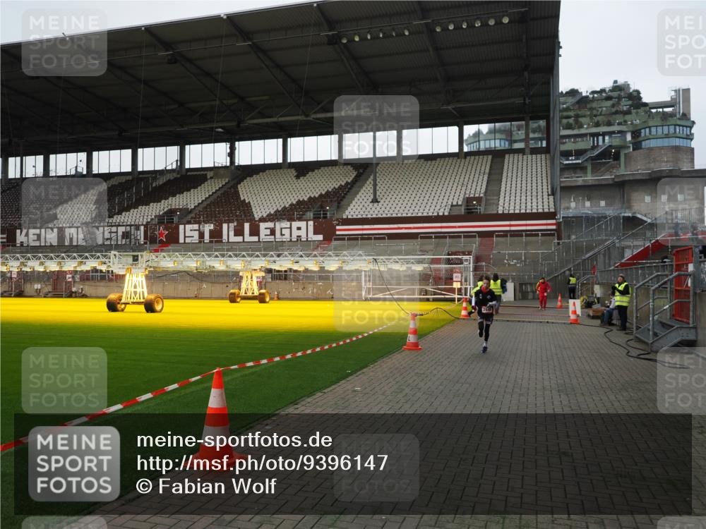 07.12.2025 - St. Pauli X-Mass-Run No. 15 Fabian Wolf http://msf.ph/oto/9396147 07.12.2025 10:36:20 Ziel 2948 meine-sportfotos.de